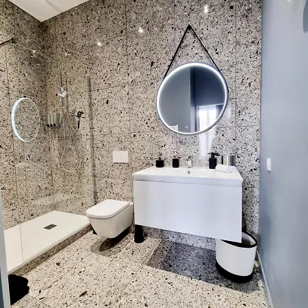 Spacieux Et Lumineux Duplex Avec Terrasse Hypercentre *